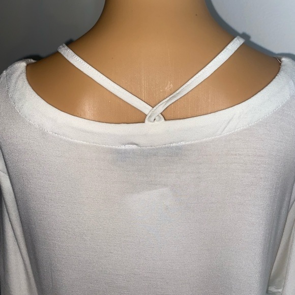 NWT KLD V-Neck Off White T- Shirt with Silver‎ Grommets, Size M - Picture 4 of 8